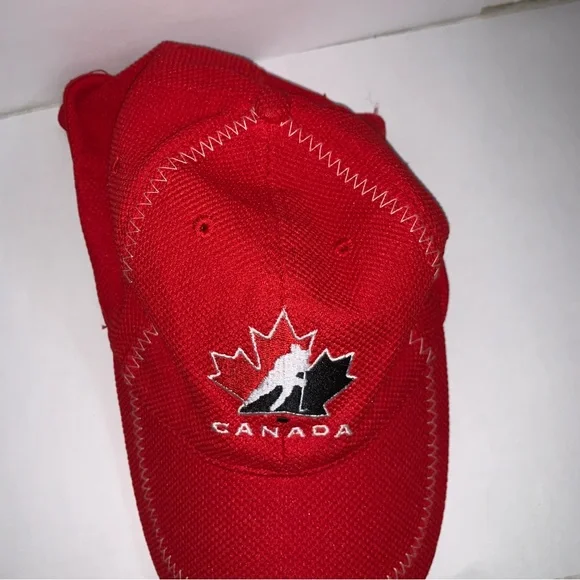Molson Canadian hat - Picture 2 of 4